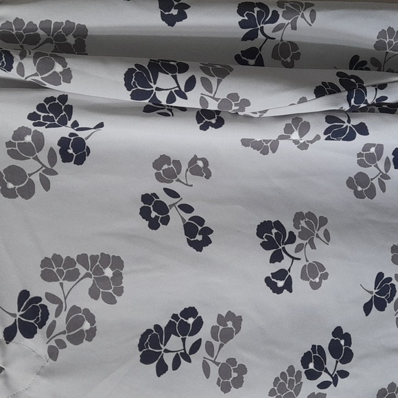 Banana Republic Blouse - Picture 3 of 6